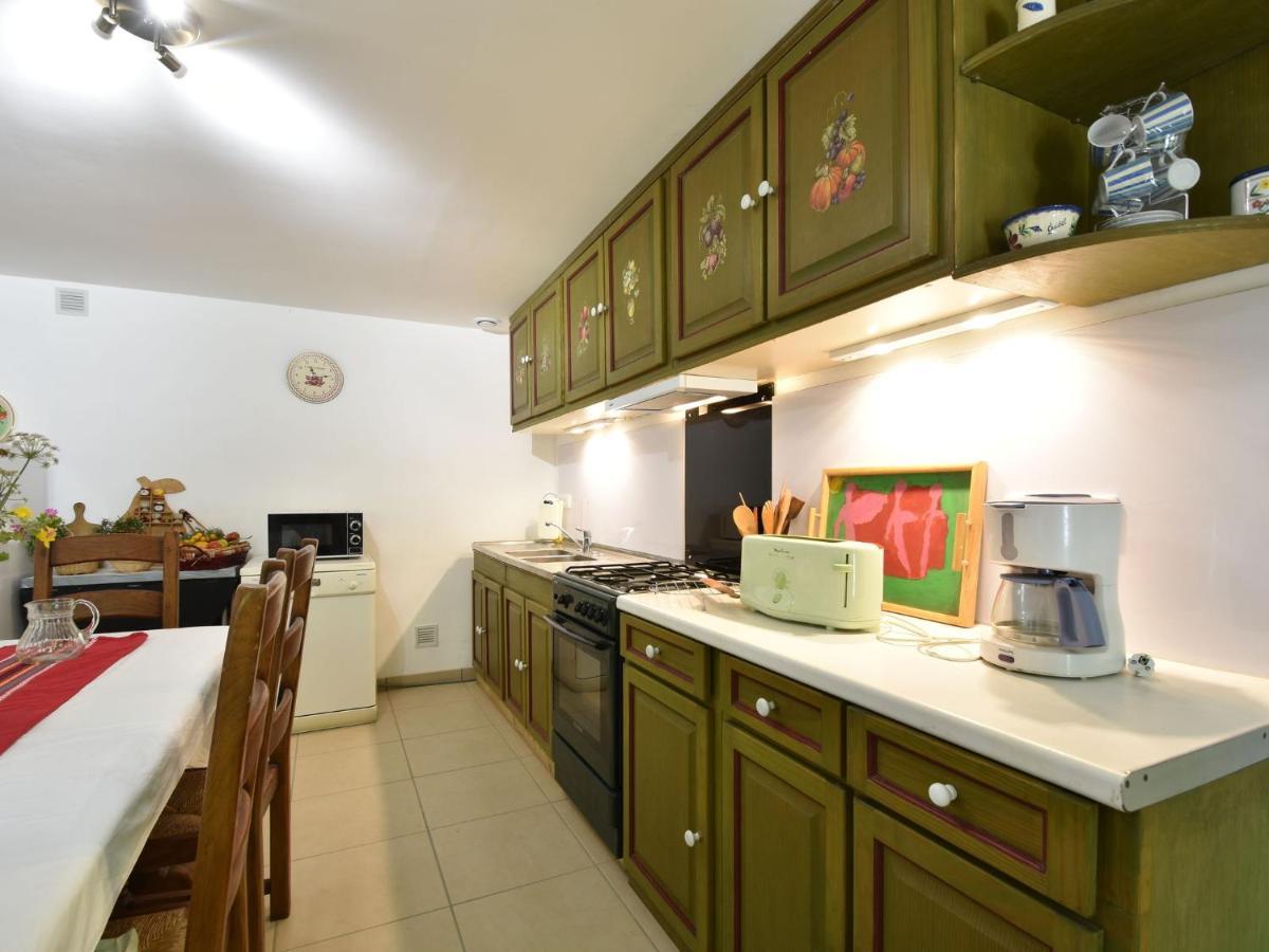 Superb Holiday Home With Private Garden Yvias Ngoại thất bức ảnh